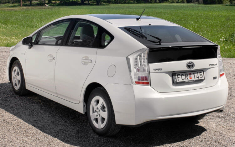 Будущее электромобилей. Toyota Prius является, наверное, самым известным гибридным автомобилем. Фото.