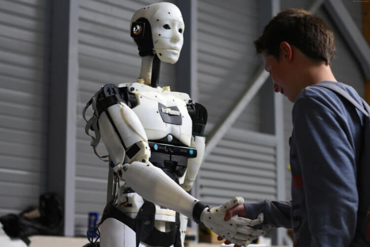Может ли робот мыслить? Создание мыслящего робота можно назвать настоящей проблемой XXI века. Фото.
