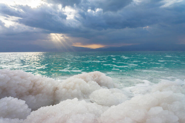 Мертвое море. Мертвое море может существенно обмельчать к 2050 году. Фото.