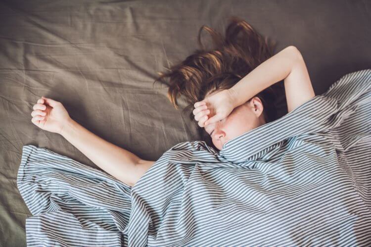 Почему не стоит спать больше 8 часов? Если вы спите больше 9 часов, то здоровье вашего сердца может быть под угрозой. Фото.