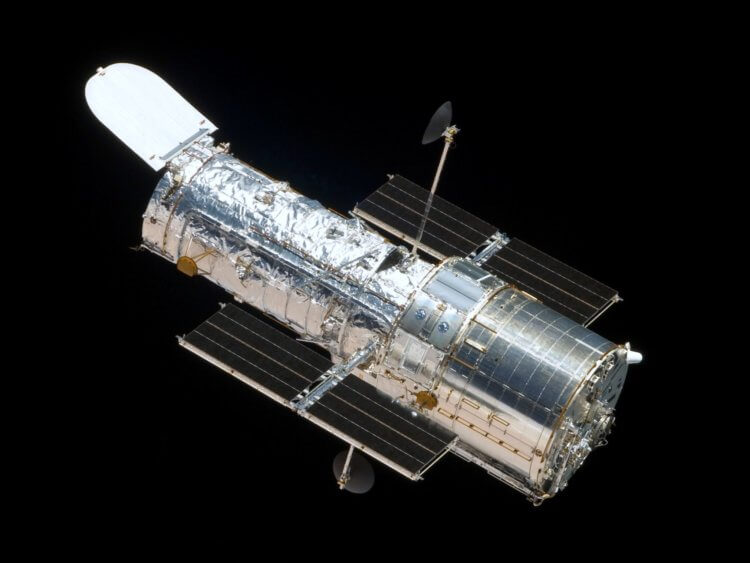 Космический наблюдатель. Так выглядит космический телескоп Хаббл. Фото.