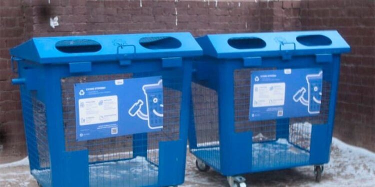Раздельный сбор мусора. Такие контейнеры все чаще встречаются во дворах. По некоторым подсчетам они предотвращают попадание на свалки около 1 млн тонн мусора в год. Фото.