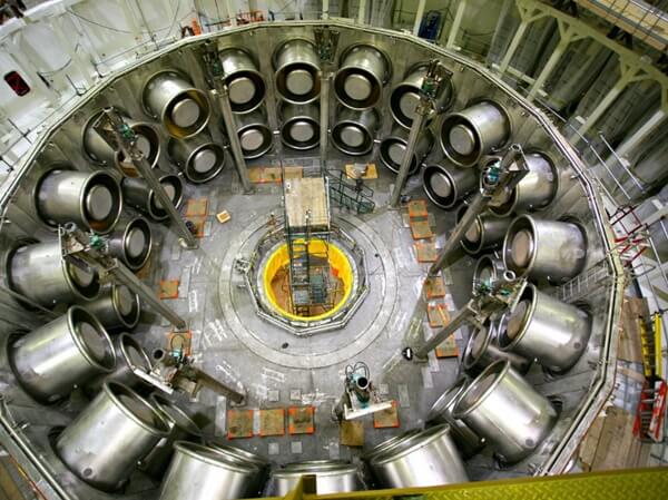 На что способен термоядерный реактор. Токамак. Это, кончно, не британская установка, но выглядят все токамаки примерно одинаково. Фото.