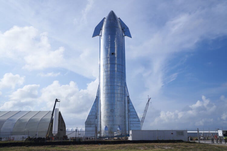 Илон Маск назвал стоимость запуска корабля Starship. Starship обещает стать самой дешевой, с точки зрения стоимости одного запуска, ракетой SpaceX. Фото.