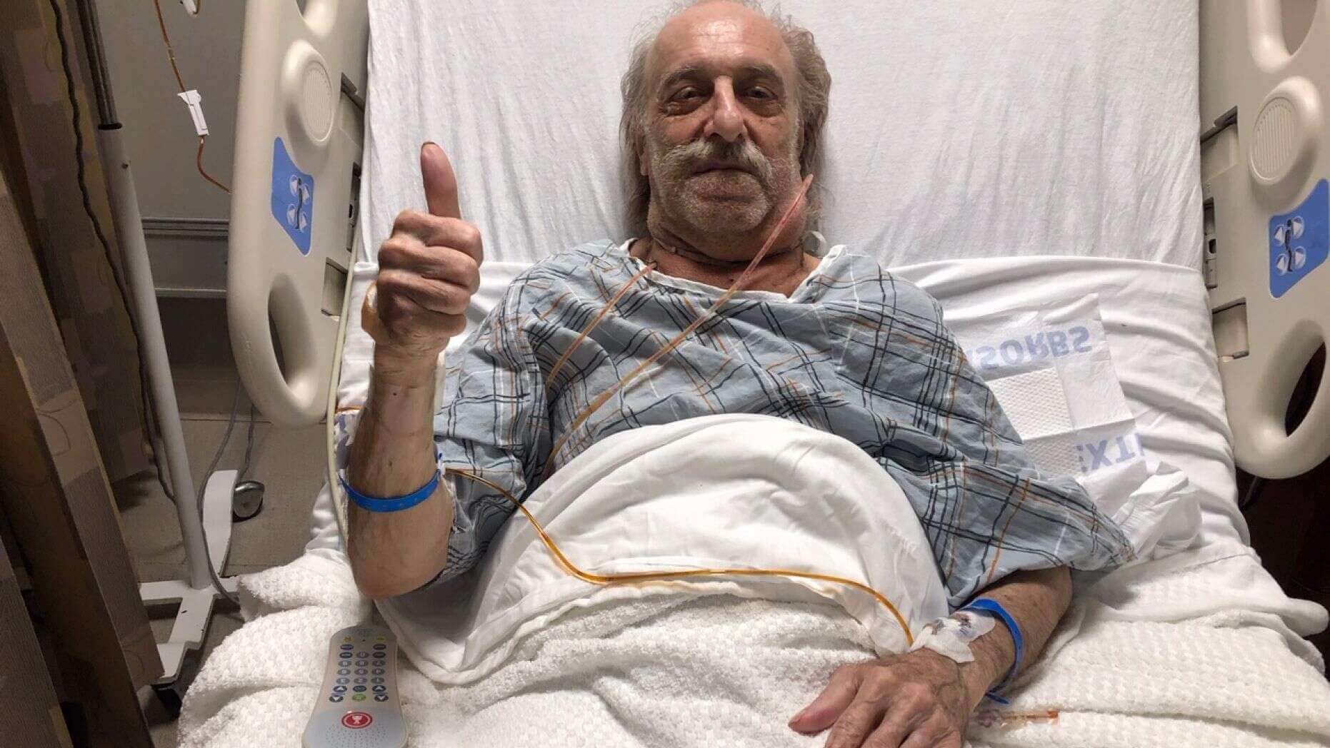 Врачам удалось удалить опухоль с шеи пациента размером с футбольный мяч. Американским врачам удалось удалить опухоль размером с дыню, угрожавшую задушить 81-летнего пациента. Фото.