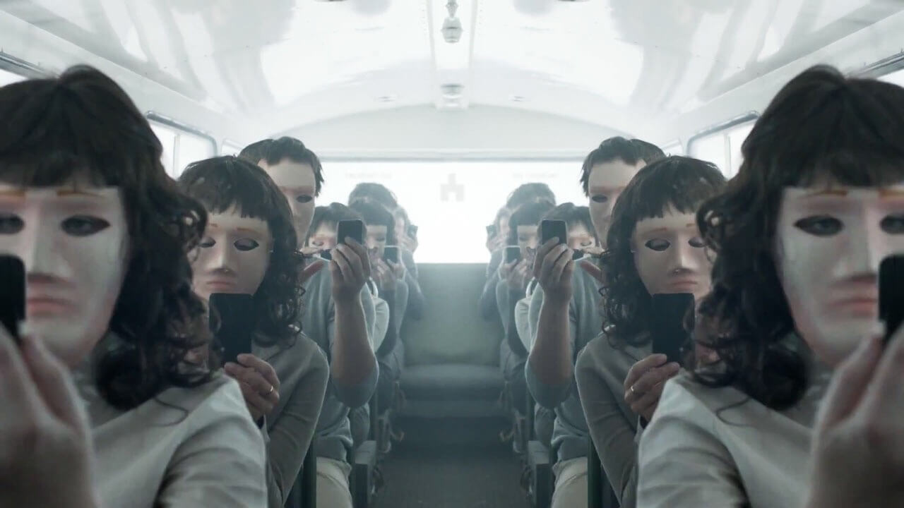 Изменения в обществе происходят все стремительнее, но замечаем ли мы их? Фото.