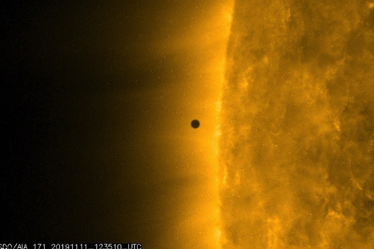 Правило безопасности при наблюдении за астрономическими явлениями. Планета Меркурий в непосредственной близости к нашей домашней звезде. Фото.