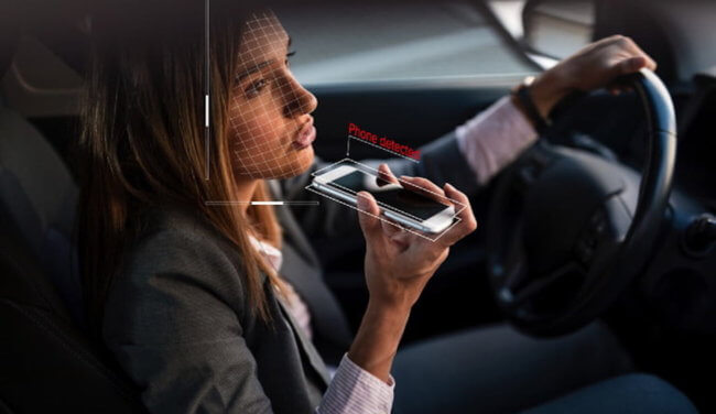 Новая система запретит водителям курить и разговаривать по телефону за рулем. Фото.