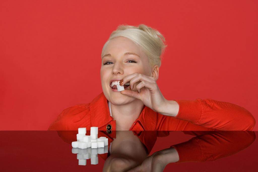 Как употребление сахара воздействует на мозг? Диеты с высоким содержанием калорий способны изменять мозг. Фото.