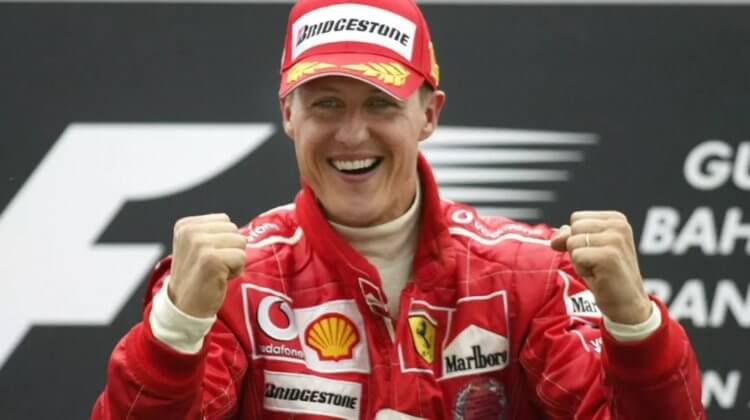 Из-за чего Шумахер получил травму головы? Шумахер получил травму головы в 2013 году. Фото.