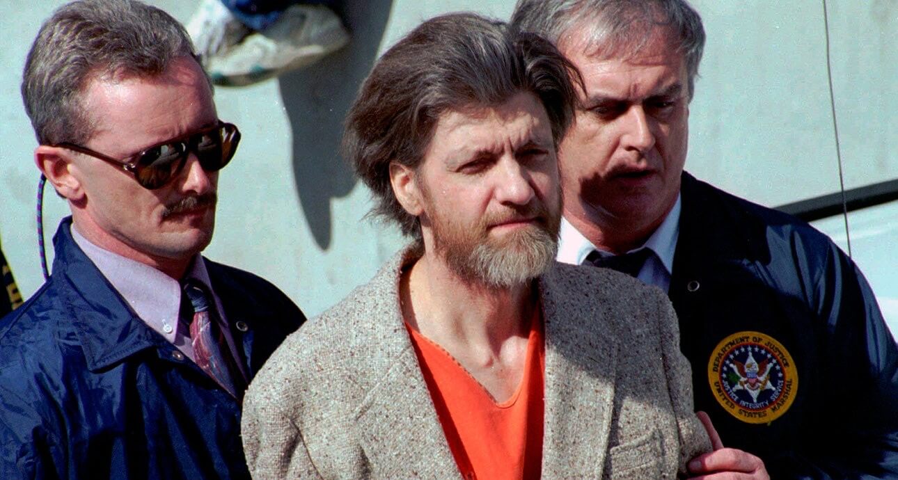 На фото Тед Качинский во время ареста. Фото.