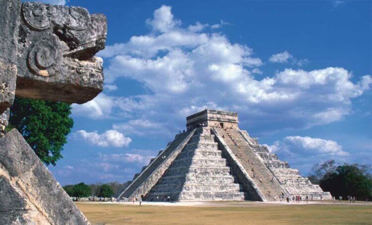 В Мексике обнаружены остатки ранее неизвестного дворца Майя. Цивилизация Майя оставила после себя огромное наследие. Фото.