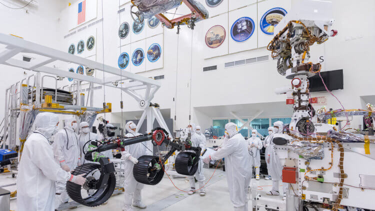 Каким будет новый марсоход NASA Mars 2020? Разработка ровера Mars 2020 в лаборатории НАСА в Пасадене. Фото.