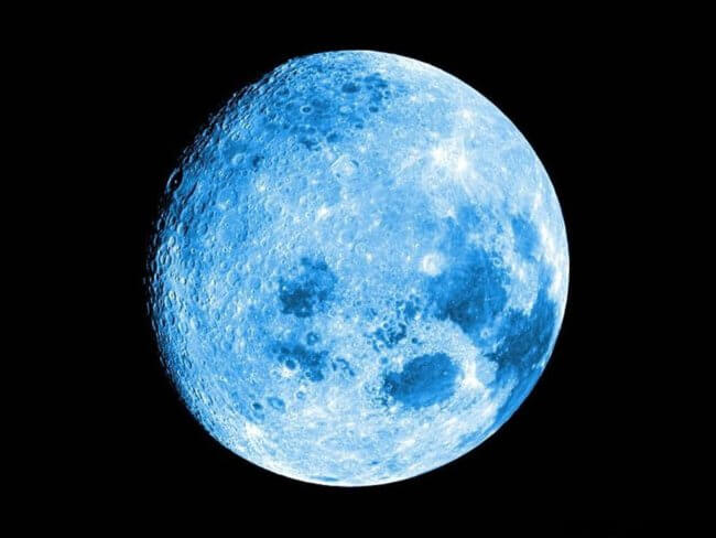 Только что Земля могла уничтожить одну из своих лун. Фото.