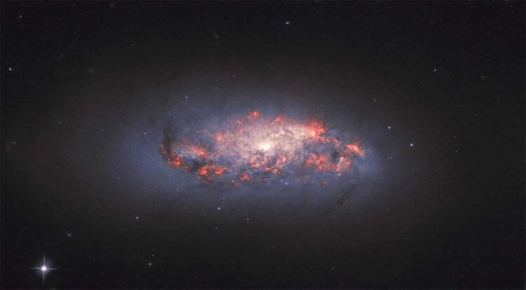Из-за чего погибают галактики? Формирование звезды в объективе телескопа Hubble. Фото.