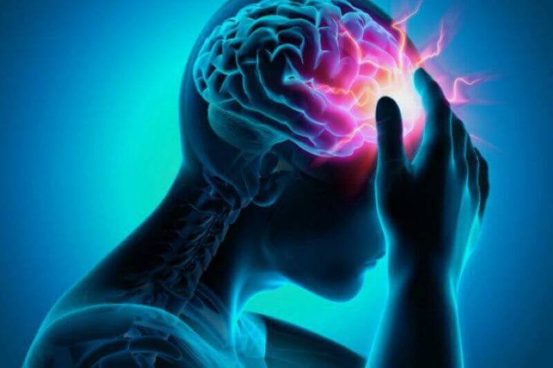 Почему люди, перенесшие частичную потерю мозга, не теряют способность к сложным математическим вычислениям? Половина мозга способна компенсировать работу всего мозга. Фото.