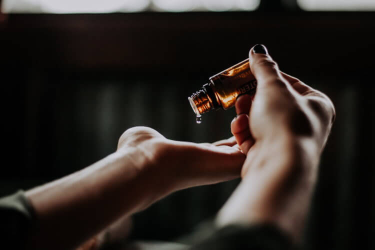 Какие эфирные масла ускоряют заживление ран? Эфирные масла способны быстрее залечивать раны. Фото.
