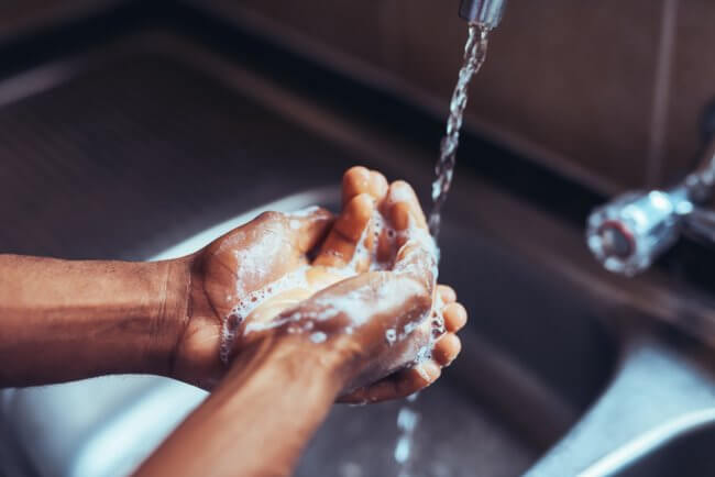 Мытье рук помогает принимать решения. Фото.