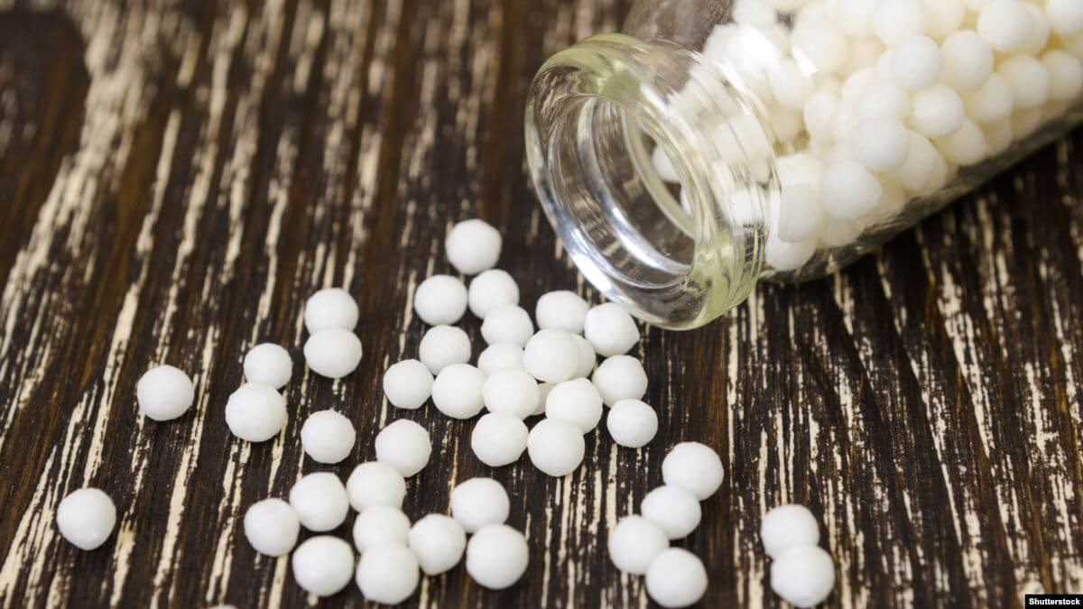 Закон заразности (магия контакта). В следующий раз, когда врач выпишет вам гомеопатию, помните, что если человек получил медицинское образование, это не значит, что он его взял. Фото.