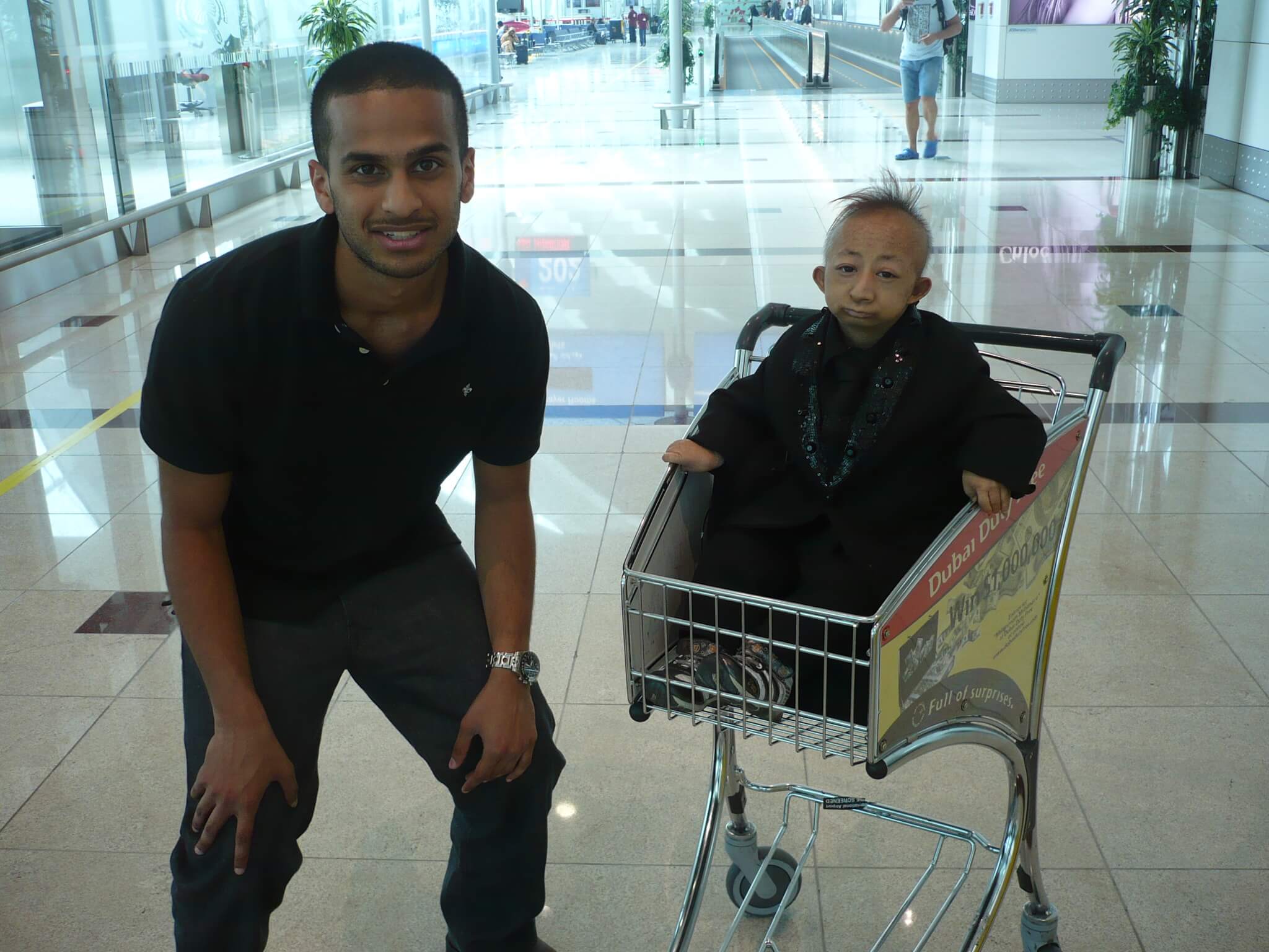 Одним из самых маленьких людей в мире считается Хэ Пинпин с ростом 74 сантиметра. Фото.