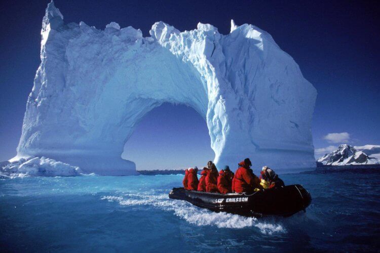 Одиночество уменьшает объем мозга. Группа ученых работала на изолированной исследовательской станции на полярных льдах несколько месяцев подряд. Фото.
