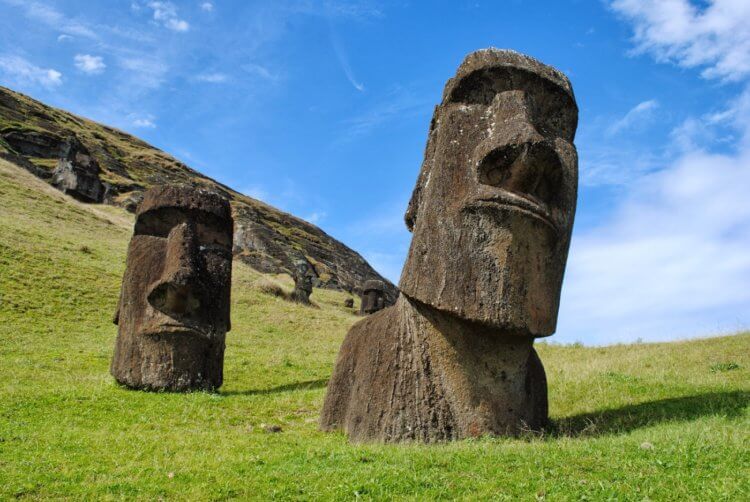 Археологи разгадали тайну статуй на острове Пасхи. Статуи Моаи на острове Пасхи. Фото.