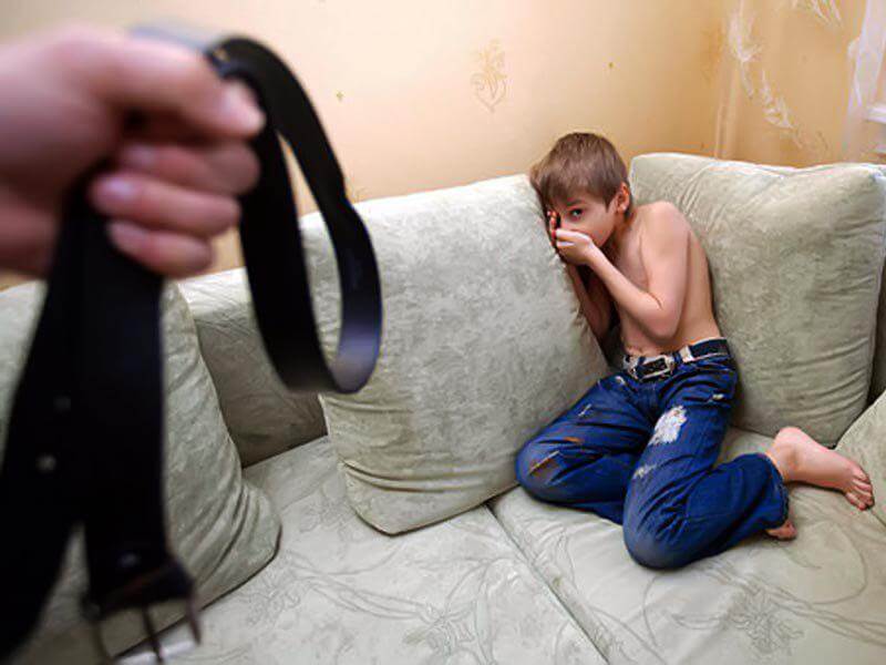 Почему дети депрессивных родителей подвержены ожирению? Психическое здоровье детей тесно связано с эмоциональным здоровьем родителей. Фото.