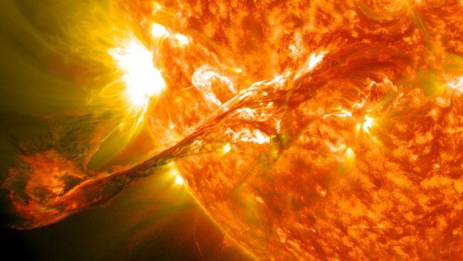 Ученые впервые зафиксировали магнитный взрыв на Солнце. Фото.