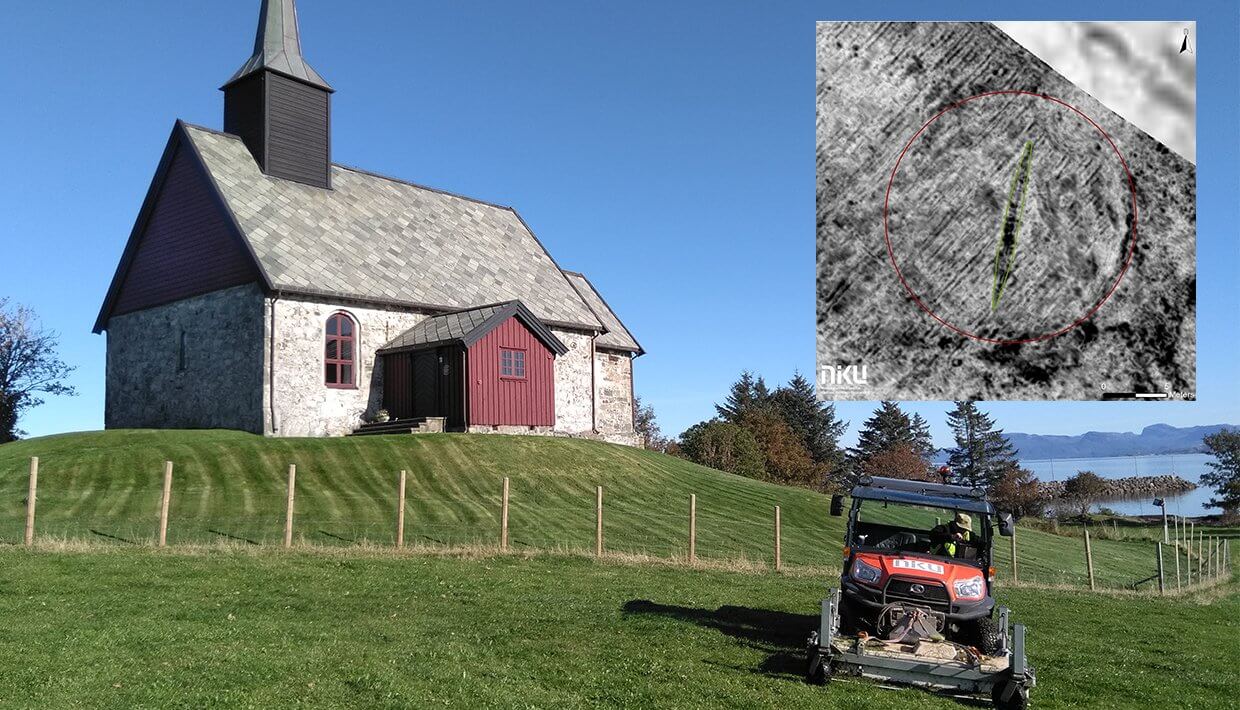 Загадочный корабль викингов. Средневековая церковь, рядом с которой были найдены останки корабля. Фото.