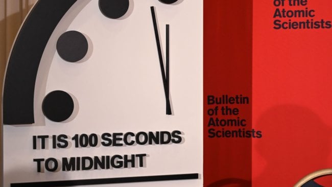 100 секунд до конца света: ученые перевели стрелки Часов Судного Дня. Фото.