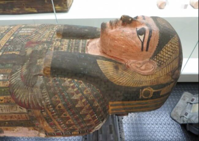 Раскрыта тайна смерти женщины, мумифицированной 2600 лет назад. Фото.