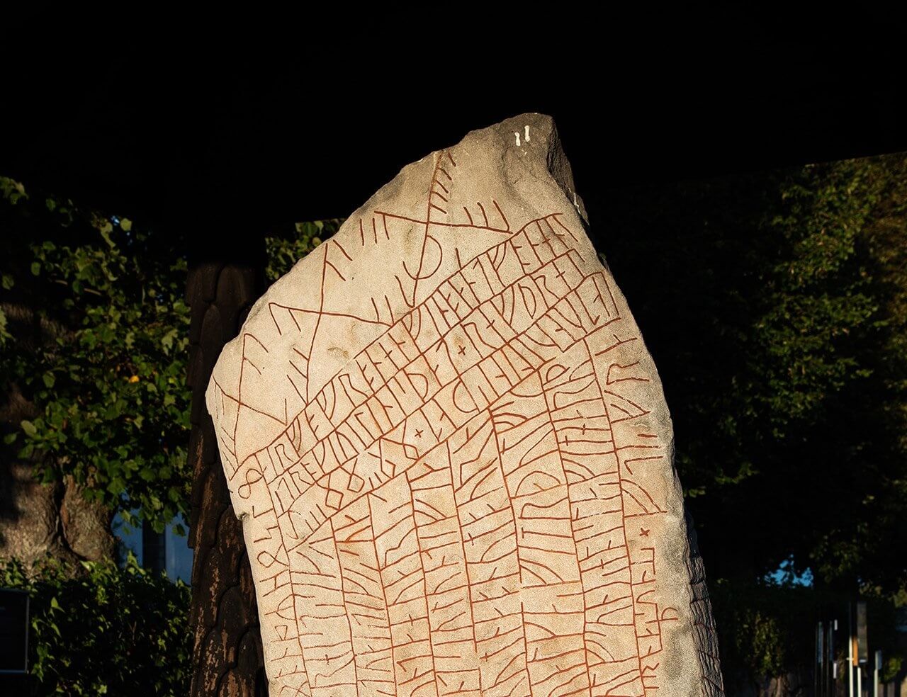 Происходили ли изменения климата в прошлом? Рунический рисунок на камне рассказывает о битвах общей протяженностью более ста лет. Фото.