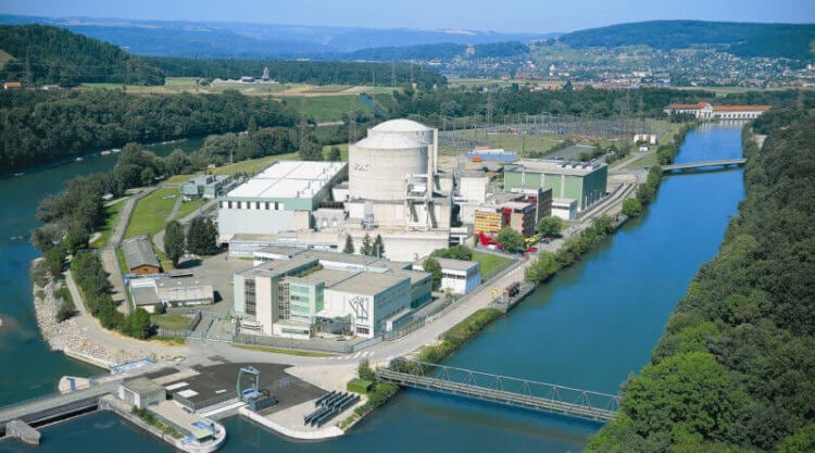 Минусы атомной энергетики. Атомные станции часто изображают такими «зелеными». Намекают, что они безопасны. Фото.