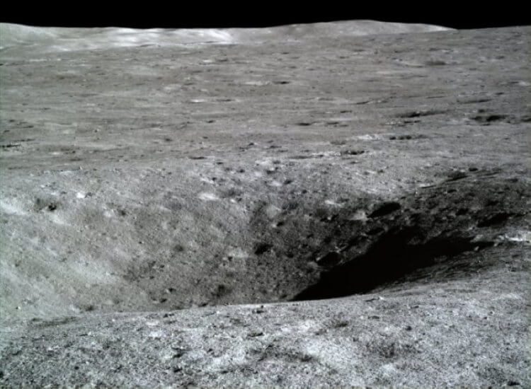 Как выглядит обратная сторона Луны? Фотография лунной поверхности, сделанная с борта лунохода Yutu 2. Фото.