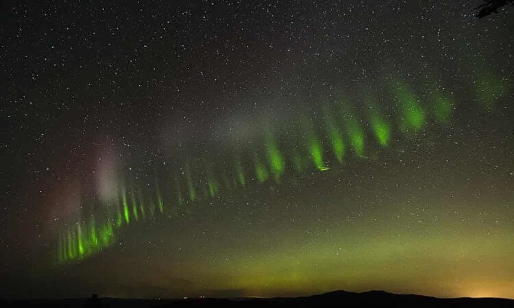 #видео | Астрономы-любители из Финляндии открыли новый вид северного сияния. Согласитесь, не каждый день удается увидеть столь редкое атмосферное явление. Фото.