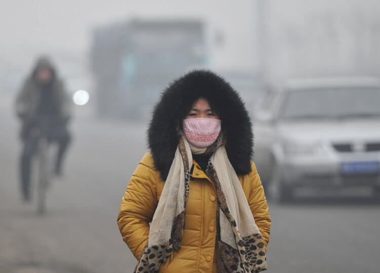 Как чистый воздух становится бизнесом. Жители Поднебесной вынуждены ходить в защитных масках из-за чрезмерно загрязненного воздуха. Фото.
