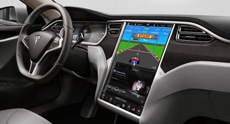 Какие звуки издают электрические автомобили Tesla? В автомобилях Tesla даже можно играть в игры. Фото.
