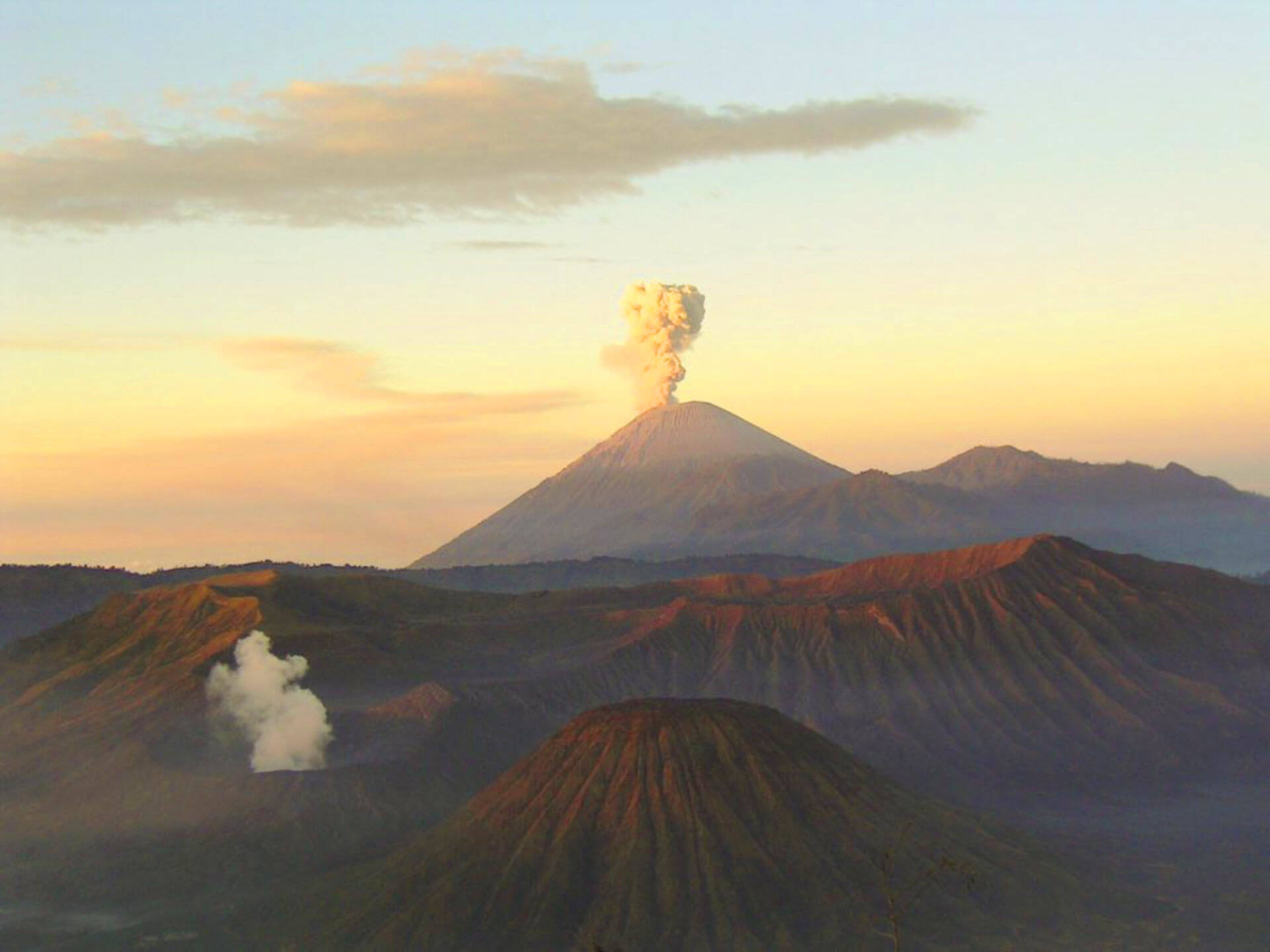 Почему погибли динозавры? Вулканическая активность оказалась не при чем. Фото.