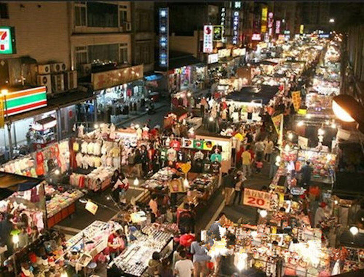 Нелегальные животные на рынке в Китае. Так выглядит рынок города Ухань. В том числе тут были нелегальные животные. Фото.