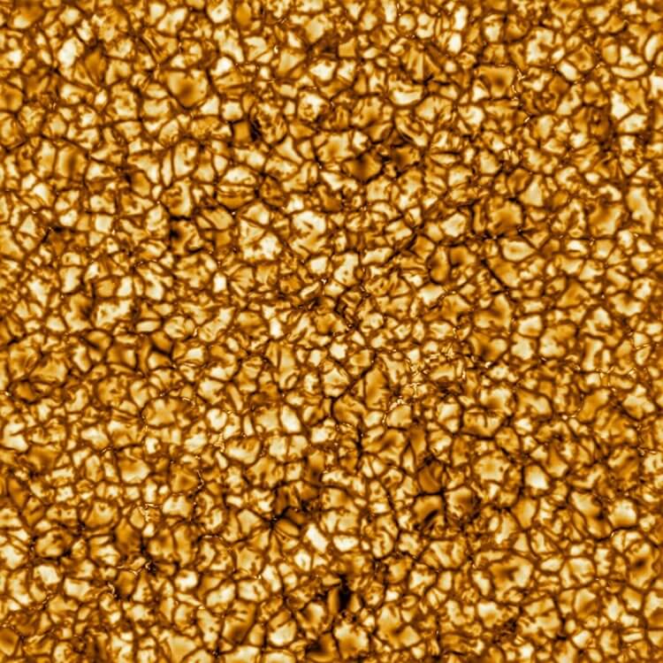 Солнце способно издавать странные звуки. Каждая “клетка” солнечной поверхности имеет размеры, сходные с размерами штата Техас в Северной Америке. Фото.