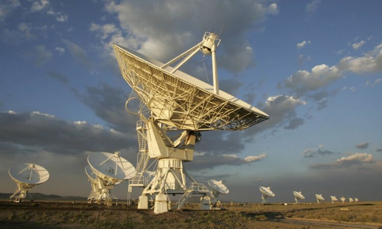 Каким может оказаться первый контакт с инопланетной цивилизацией? Very Large Array в Нью-Мексико будет собирать данные для последующего анализа Институтом SETI. Фото.