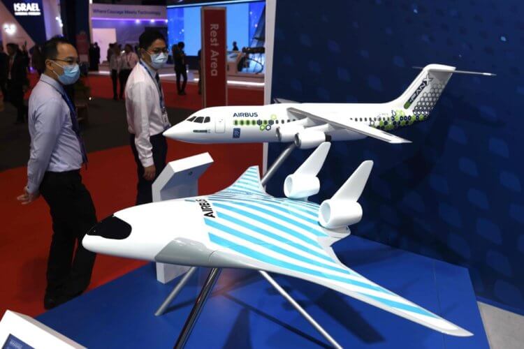 Airbus представила пассажирский самолет будущего, похожий на корабль из «Звездных войн». Новый самолет Airbus в сравнении с обычным лайнером. Фото.