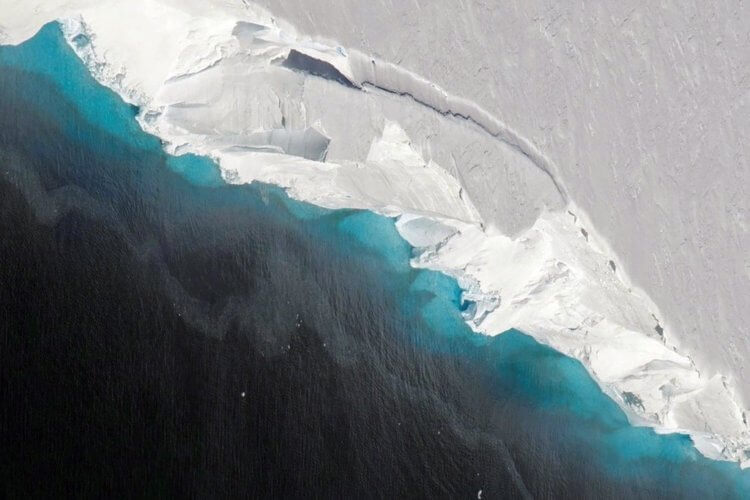 Тают ледники Антарктиды. Ледник Твейтс защищает планету от резкого повышения уровня океана. Фото.
