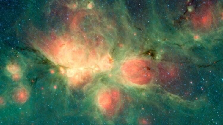 Чем прославился телескоп Spitzer? Туманность “Кошачья лапа”, сделанная с борта телескопа “Спитцер”. Фото.