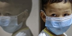 Почему коронавирус «избегает» детей? Фото.