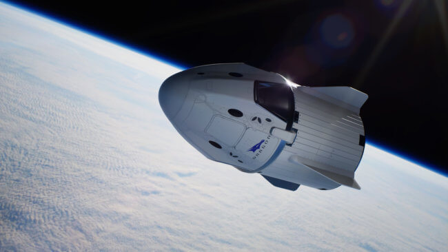 SpaceX назвала дату первого туристического полета на корабле Crew Dragon. Фото.