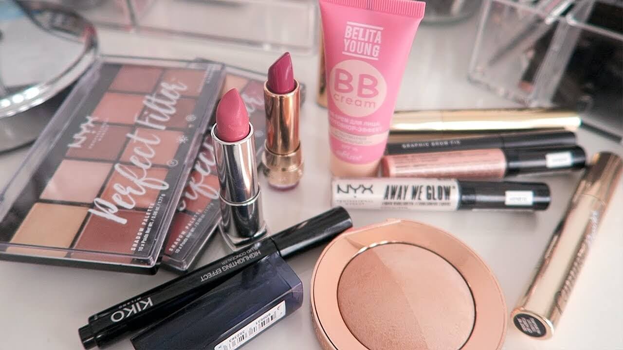 Используемые матерями косметические средства могут навредить здоровью детей. Фото.