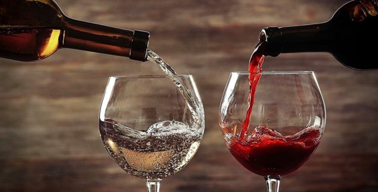 Можно ли употреблять алкоголь во время диеты? Красное вино может помочь в профилактике сердечно-сосудистых заболеваний. Фото.
