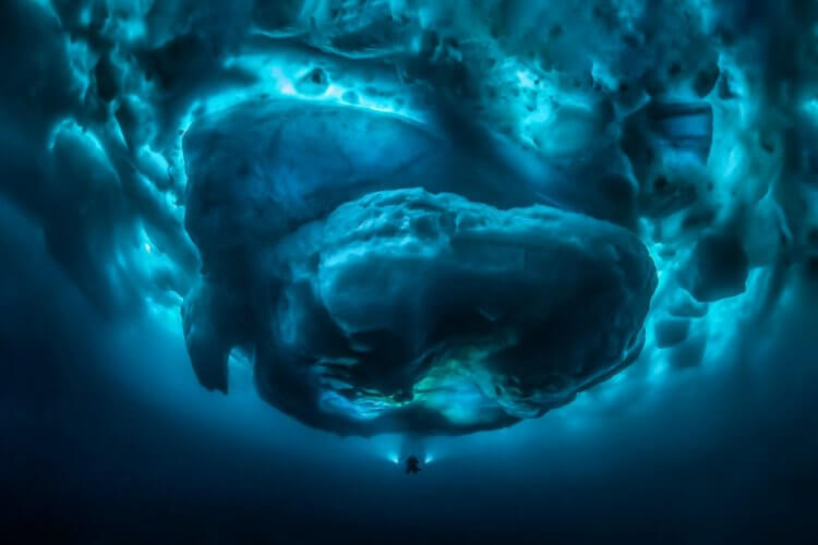 Редкие фотографии айсбергов. Так выглядит айсберг под водой. Фото.