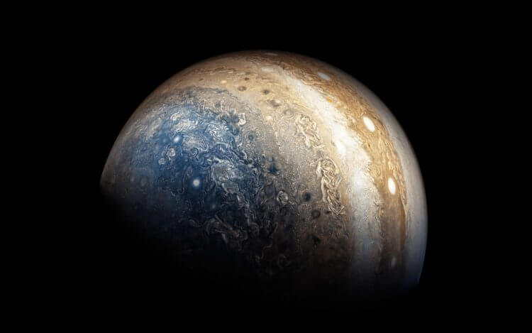 Почему это важно? Юпитер в объективе зонда Cassini. Фото.